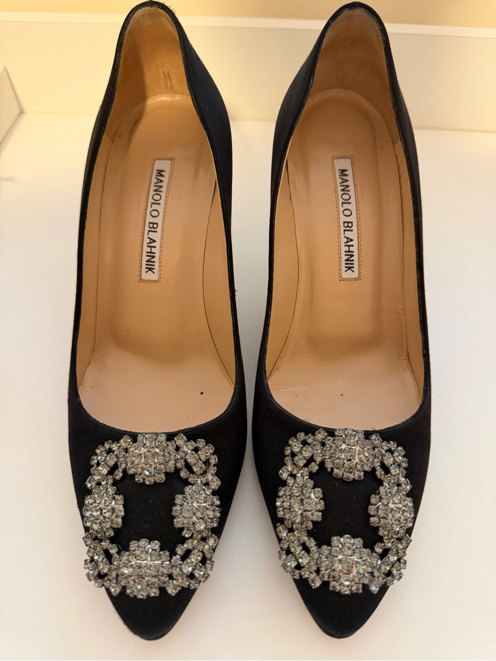 Manolo Blahnik Black hangisi 70 satin pump